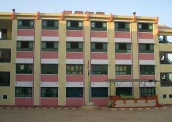 تعدى ولى أمر على مدير مدرسة الثورة بأبنوب بعد استدعائه لكثرة شكوى المعلمين والطلاب من ابنه - اخبار التعليم