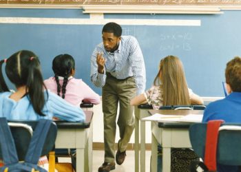 نصائح للمعلمين: الخلطة السحرية لضبط الصف أثناء الدرس دون صراخ - ضبط الفصل